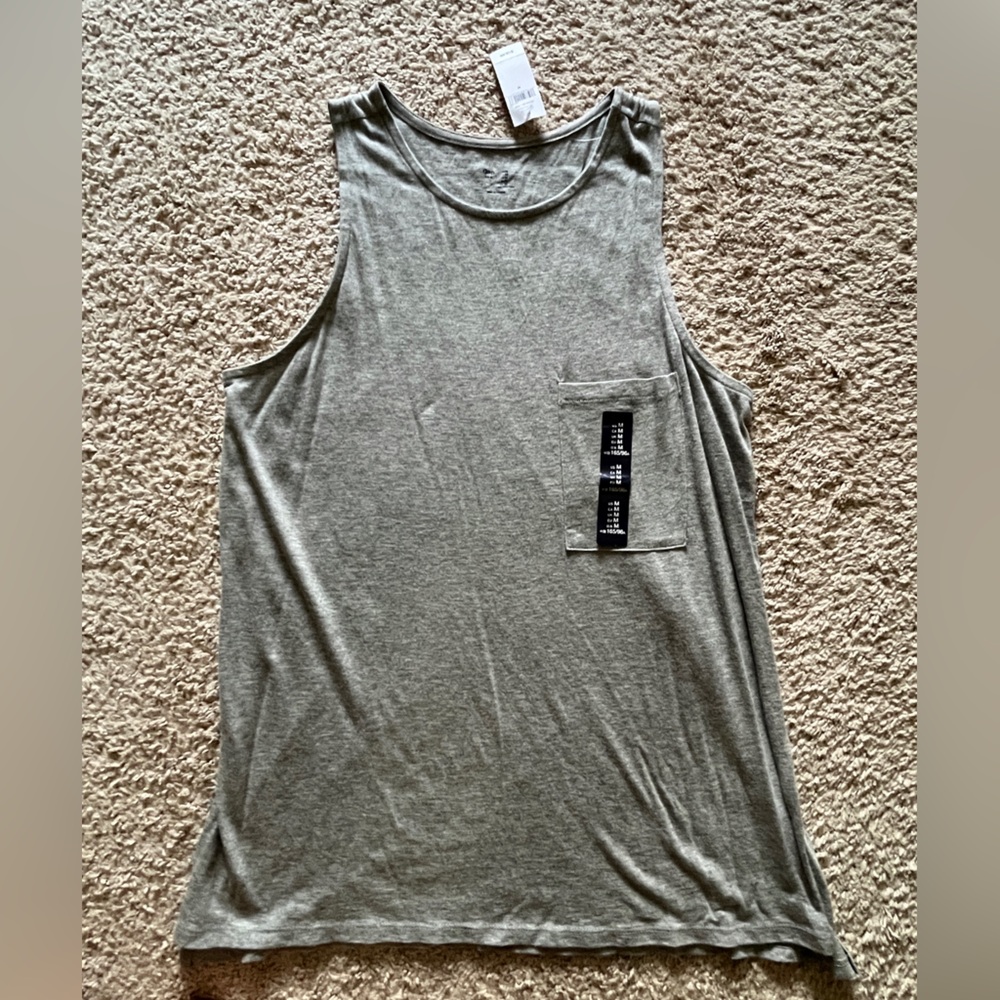NWT-GAP Women’s, Grey Tank (Size M)